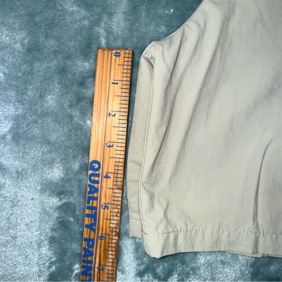 Columbia Woman’s Sandy River Khaki Tan Cargo Shorts Size Small - Picture 6 of 7